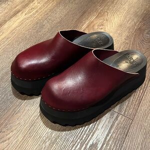 Bryr Chonks in oxblood/black